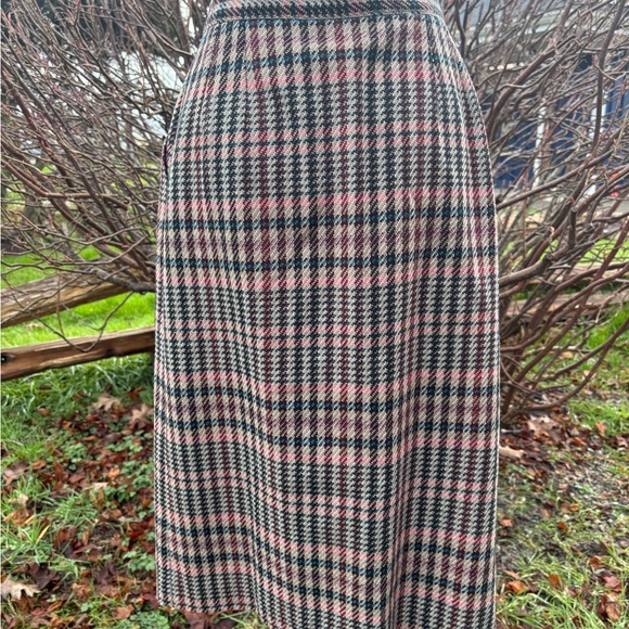 Giorgio Armani Plaid Wool Skirt Set - Picture 12 of 15